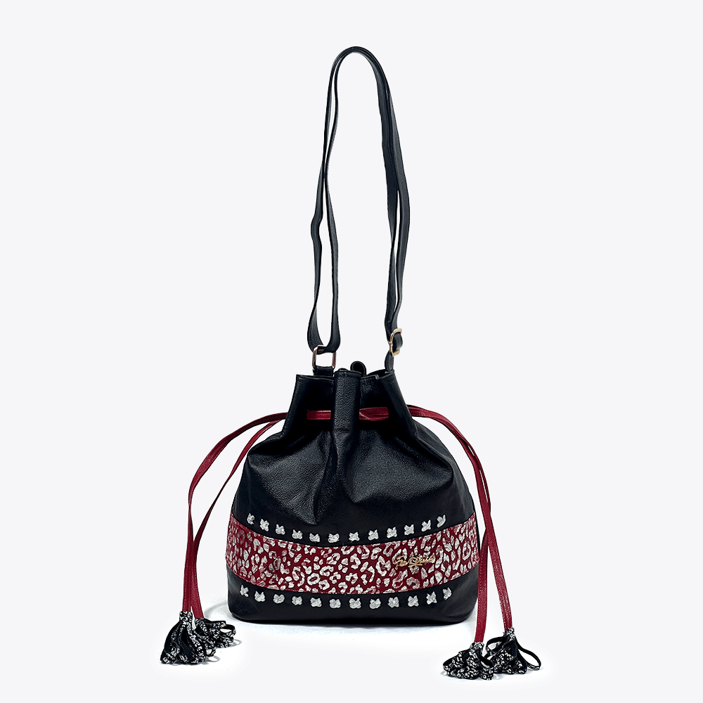 Mochila_negra_en_cuero_1